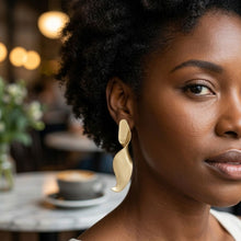 Load image into Gallery viewer, Drop Matte Gold 3D Twist Sculpted Earrings
