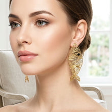 Load image into Gallery viewer, Gold Metal Disjointed Link Fish Drop Earrings
