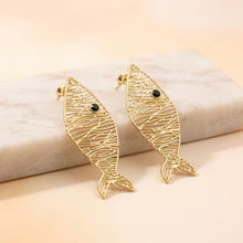 Load image into Gallery viewer, Gold Metal Disjointed Link Fish Drop Earrings
