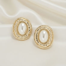 Load image into Gallery viewer, Clip On Organic Gold Oval Cream Pearl Earrings
