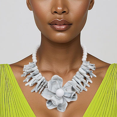 Collar Gray Exotic Goddess Floral Necklace