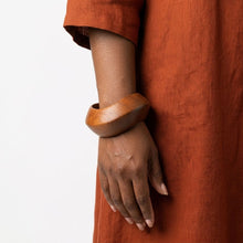Load image into Gallery viewer, Bangle Dark Wood Grain Wavy Profile Bracelet
