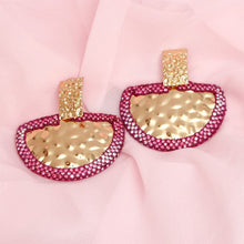 Load image into Gallery viewer, Drop Fuchsia Stone Bubbled Gold Semicircle Earring
