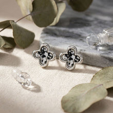 Load image into Gallery viewer, Stud Quatrefoil Gray Tortoiseshell Silver Earrings
