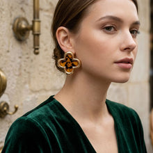 Load image into Gallery viewer, Stud Quatrefoil Brown Tortoiseshell Gold Earrings
