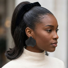 Load image into Gallery viewer, Black Matte Coating Sculpted Stud Earrings
