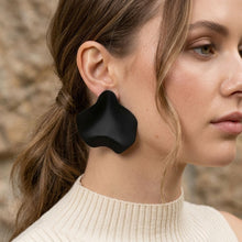 Load image into Gallery viewer, Black Matte Coating Sculpted Stud Earrings
