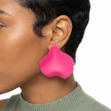 Load image into Gallery viewer, Fuchsia Matte Coating Sculpted Stud Earrings
