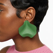 Load image into Gallery viewer, Green Matte Coating Sculpted Stud Earrings
