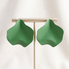 Load image into Gallery viewer, Green Matte Coating Sculpted Stud Earrings
