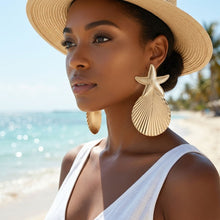 Load image into Gallery viewer, Gold Starfish Ribbed Teardrop XL Stud Earrings
