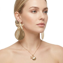 Load image into Gallery viewer, Gold Starfish Ribbed Teardrop XL Stud Earrings
