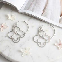 Load image into Gallery viewer, Hoop Silver Interconnected Quatrefoil Earrings
