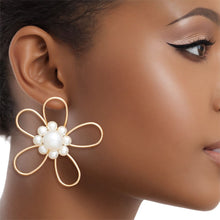 Load image into Gallery viewer, Studs Handmade Gold Wire Flower Pearl Earrings
