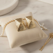 Load image into Gallery viewer, Clip On Geometric Hammered Chunky Gold Earrings
