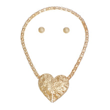 Load image into Gallery viewer, Magnetic Gold Hammered Heart Chain Necklace
