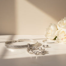 Load image into Gallery viewer, Choker Silver Ribbed Link Twisted Pendant Necklace
