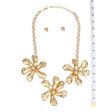 Load image into Gallery viewer, Necklace Polished Gold Chunky Flower Set for Women
