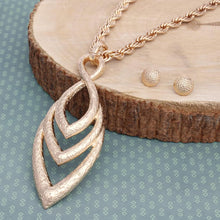 Load image into Gallery viewer, Pendant Thick Gold Rope Chain Marquise Necklace
