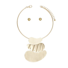 Load image into Gallery viewer, Pendant Gold Multi Fluid Texture Collar Necklace
