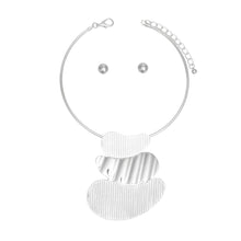 Load image into Gallery viewer, Pendant Silver Multi Fluid Texture Collar Necklace

