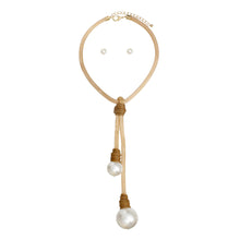 Load image into Gallery viewer, Pendant Polished Cream Pearl Leather and Chain Set
