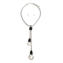 Load image into Gallery viewer, Pendant Polished White Pearl Leather and Chain Set
