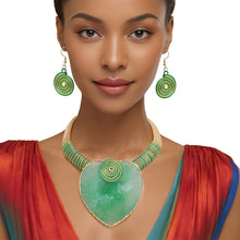 Load image into Gallery viewer, Collar Green Large Resin Agate Slice Pendant Set

