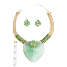 Load image into Gallery viewer, Collar Green Large Resin Agate Slice Pendant Set
