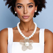 Load image into Gallery viewer, Pendant Silver Wire Flower White Pearl Necklace
