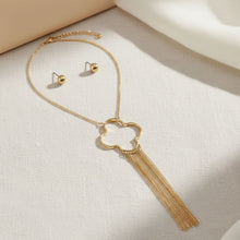 Load image into Gallery viewer, Pendant Gold Trending Quatrefoil Fringe Necklace
