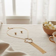 Load image into Gallery viewer, Pendant Gold Trending Quatrefoil Fringe Necklace
