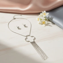 Load image into Gallery viewer, Pendant Silver Trending Quatrefoil Fringe Necklace
