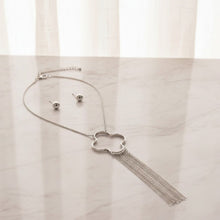 Load image into Gallery viewer, Pendant Silver Trending Quatrefoil Fringe Necklace
