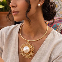 Load image into Gallery viewer, Gold Filigree Pearl Pendant Collar Necklace Set
