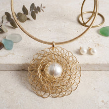 Load image into Gallery viewer, Gold Filigree Pearl Pendant Collar Necklace Set

