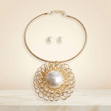 Load image into Gallery viewer, Gold Filigree Pearl Pendant Collar Necklace Set
