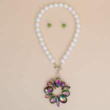 Load image into Gallery viewer, Toggle Pearl Pink Green Crystal Pendant Necklace
