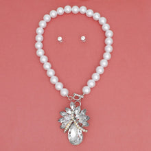 Load image into Gallery viewer, Toggle Pearl and Clear Glass Pendant Necklace
