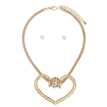 Load image into Gallery viewer, Pendant Gold Mesh Chain Chunky Heart Necklace
