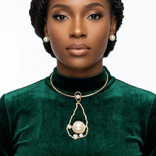 Load image into Gallery viewer, Gold Wavy Teardrop Pearl Pendant Choker Necklace
