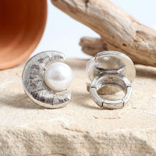 Load image into Gallery viewer, Chunky Silver Textured Crescent Pearl Ring

