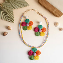 Load image into Gallery viewer, Multicolor Daisy Flower Raffia Pendant Necklace Set
