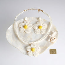 Load image into Gallery viewer, Ivory Daisy Flower Raffia Pendant Necklace Set
