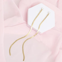 Load image into Gallery viewer, Shoulder Duster Gold Herringbone Chain Earrings
