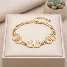 Load image into Gallery viewer, Luxe Gold Linked Letter D Heritage Anklet
