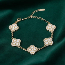 Load image into Gallery viewer, White Encrusted Quatrefoil 5 Motif Chain Bracelet
