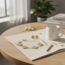 Load image into Gallery viewer, White Encrusted Quatrefoil 5 Motif Chain Bracelet
