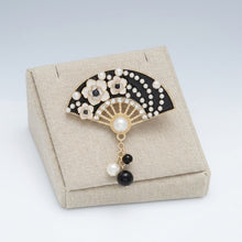 Load image into Gallery viewer, Brooch Black and Gold Hanfu Fan Style Pin
