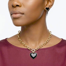 Load image into Gallery viewer, Black Heart Pendant Gold Oval Chain Necklace
